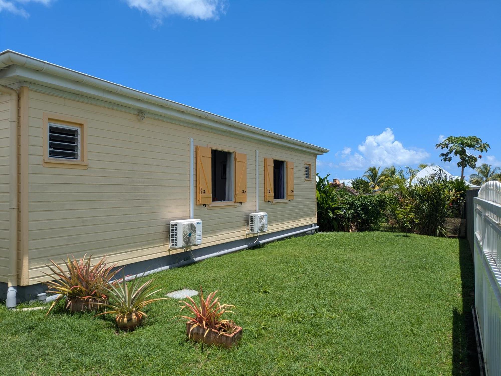 Charmante Villa Creole Climatisee, Jardin Tropical Et Piscine Prives Lamentin Exterior foto